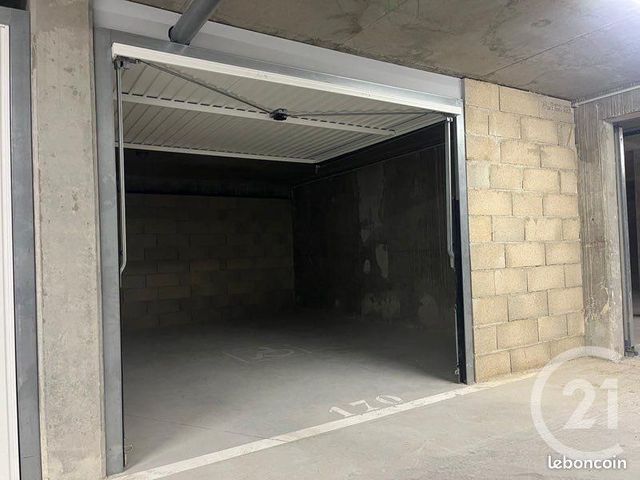parking - CLAYE SOUILLY - 77
