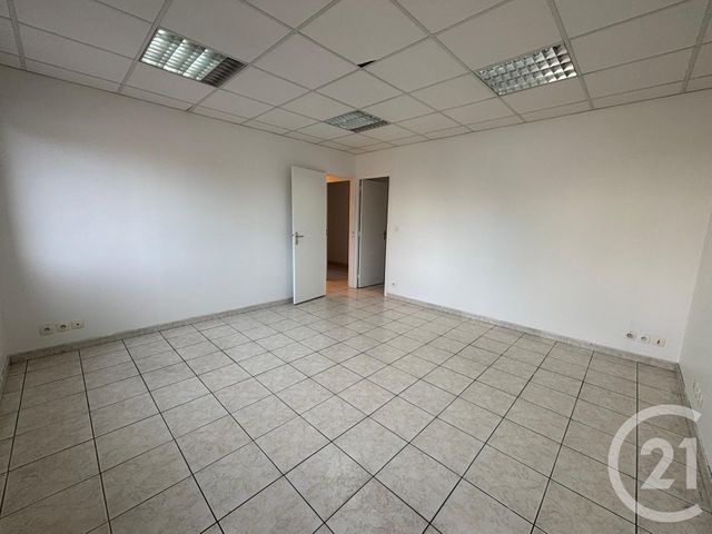 Afficher la photo en grand divers à louer - 61.7 m2 - LE MESNIL AMELOT - 77 - ILE-DE-FRANCE - Century 21 Avenir Immobilier