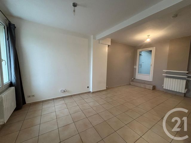 Appartement F3 à louer - 3 pièces - 71.76 m2 - LE PLESSIS AUX BOIS - 77 - ILE-DE-FRANCE - Century 21 Avenir Immobilier