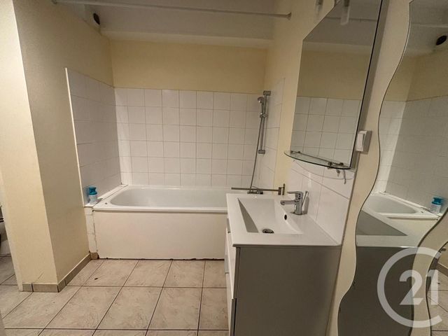 Appartement F3 à louer - 3 pièces - 71.76 m2 - LE PLESSIS AUX BOIS - 77 - ILE-DE-FRANCE - Century 21 Avenir Immobilier