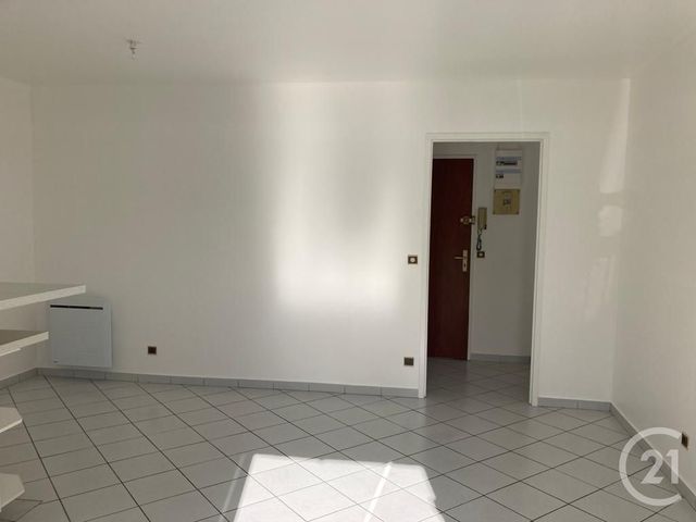Appartement F2 à louer - 2 pièces - 41.84 m2 - CLAYE SOUILLY - 77 - ILE-DE-FRANCE - Century 21 Avenir Immobilier