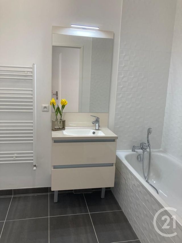 Appartement F2 à louer - 2 pièces - 41.81 m2 - LAGNY SUR MARNE - 77 - ILE-DE-FRANCE - Century 21 Avenir Immobilier