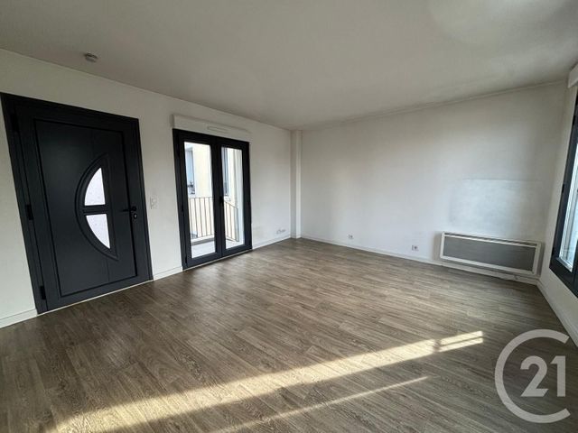 Appartement F2 à louer - 2 pièces - 45.3 m2 - MEAUX - 77 - ILE-DE-FRANCE - Century 21 Avenir Immobilier