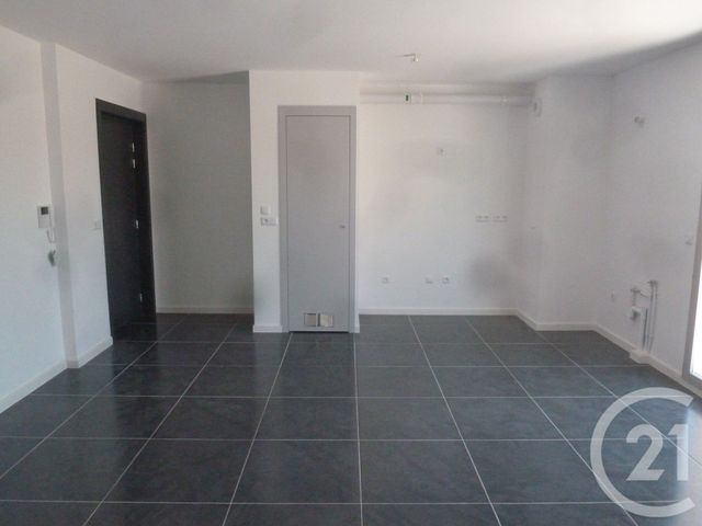 Appartement F2 à louer - 2 pièces - 40.85 m2 - MOUSSY LE NEUF - 77 - ILE-DE-FRANCE - Century 21 Avenir Immobilier